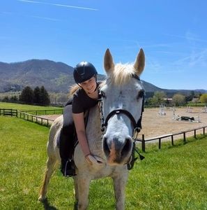 Meet your Posher, Michaela